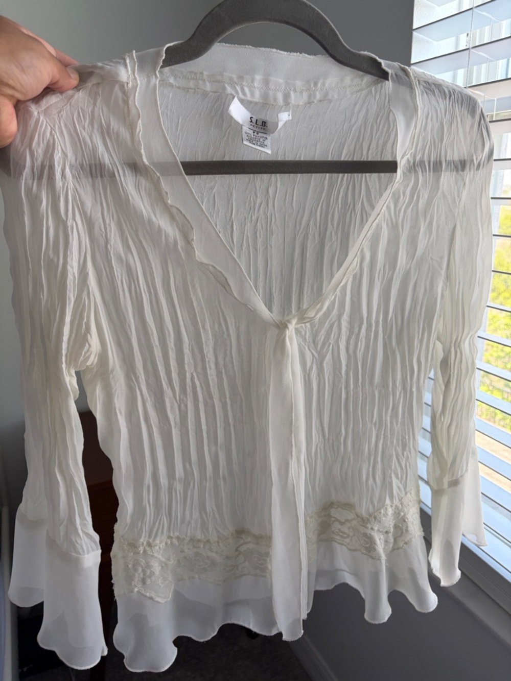 Vintage SLB Crinkle V-Neck Lace Hem Blouse size petite small